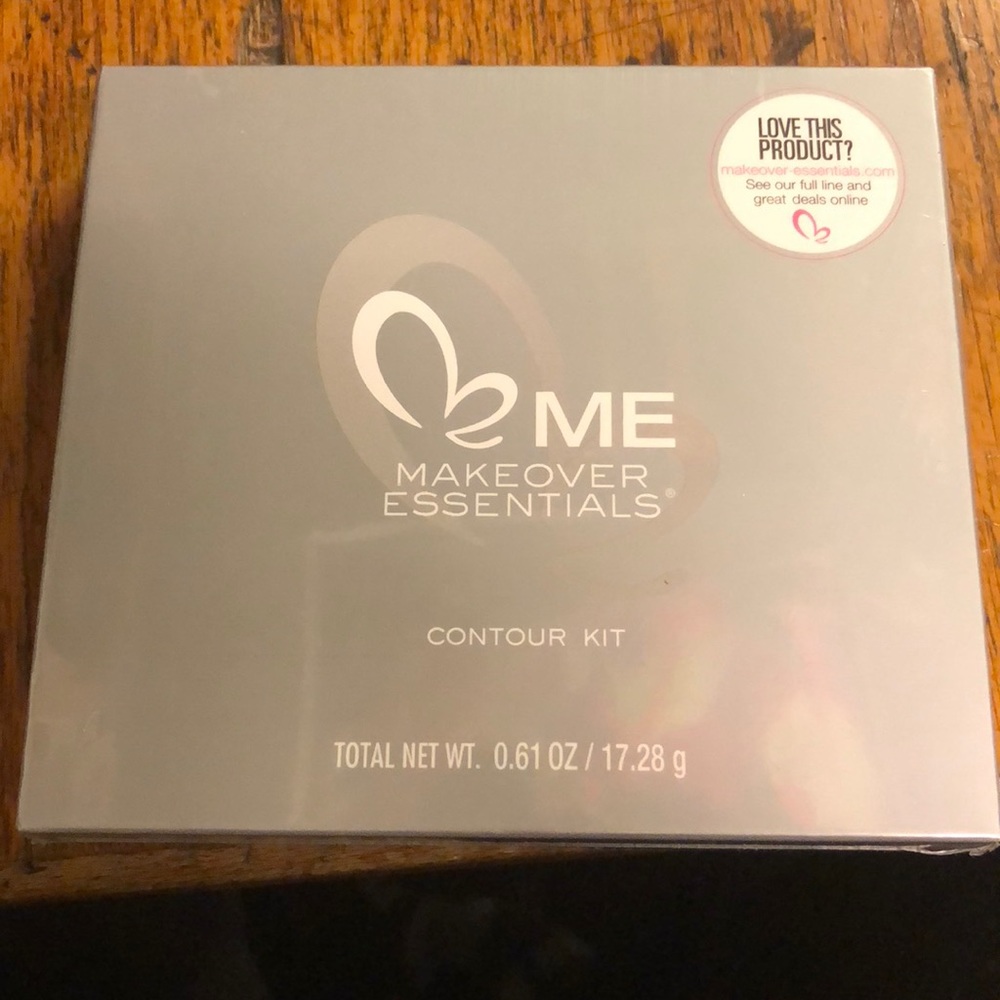 Me makeover essentials contour kit